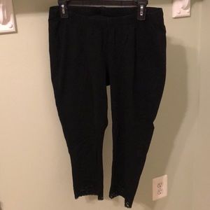 Cropped leggings with lace bottoms